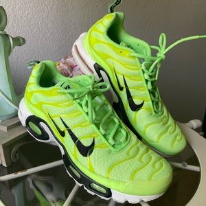 Nike tennis shoes for men 9.5 Green Like new